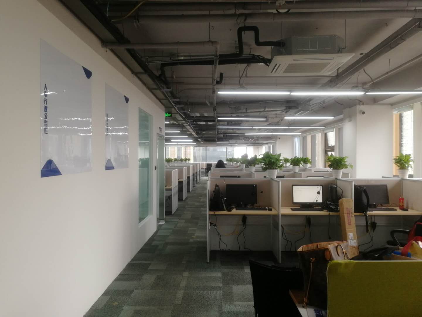 信鼎公司成都分公司辦公室裝修實景圖(3)